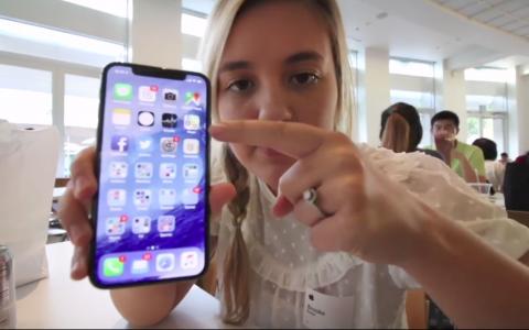 Un employ d'Apple vir pour une vido de l'iPhone X